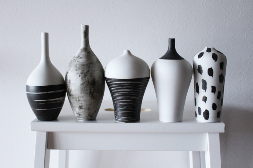 白と黒のミニマルで美しい一点物の花器　陶芸作家【宮崎雄太　器とデザイン】一輪挿し　入荷です
