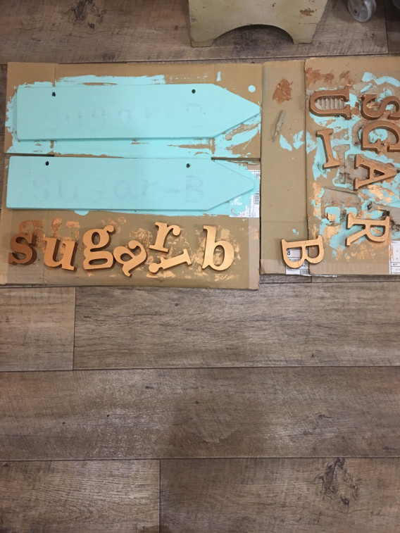お店のプレートを作りました ペンキ塗りからスタート 久しぶりにdly 新宿sugar B 新宿プライベートサロン Sugar B お店のプレートを作りました ペンキ塗りからスタート 久しぶりにdly 新宿sugar B 新宿プライベートサロン Sugar B