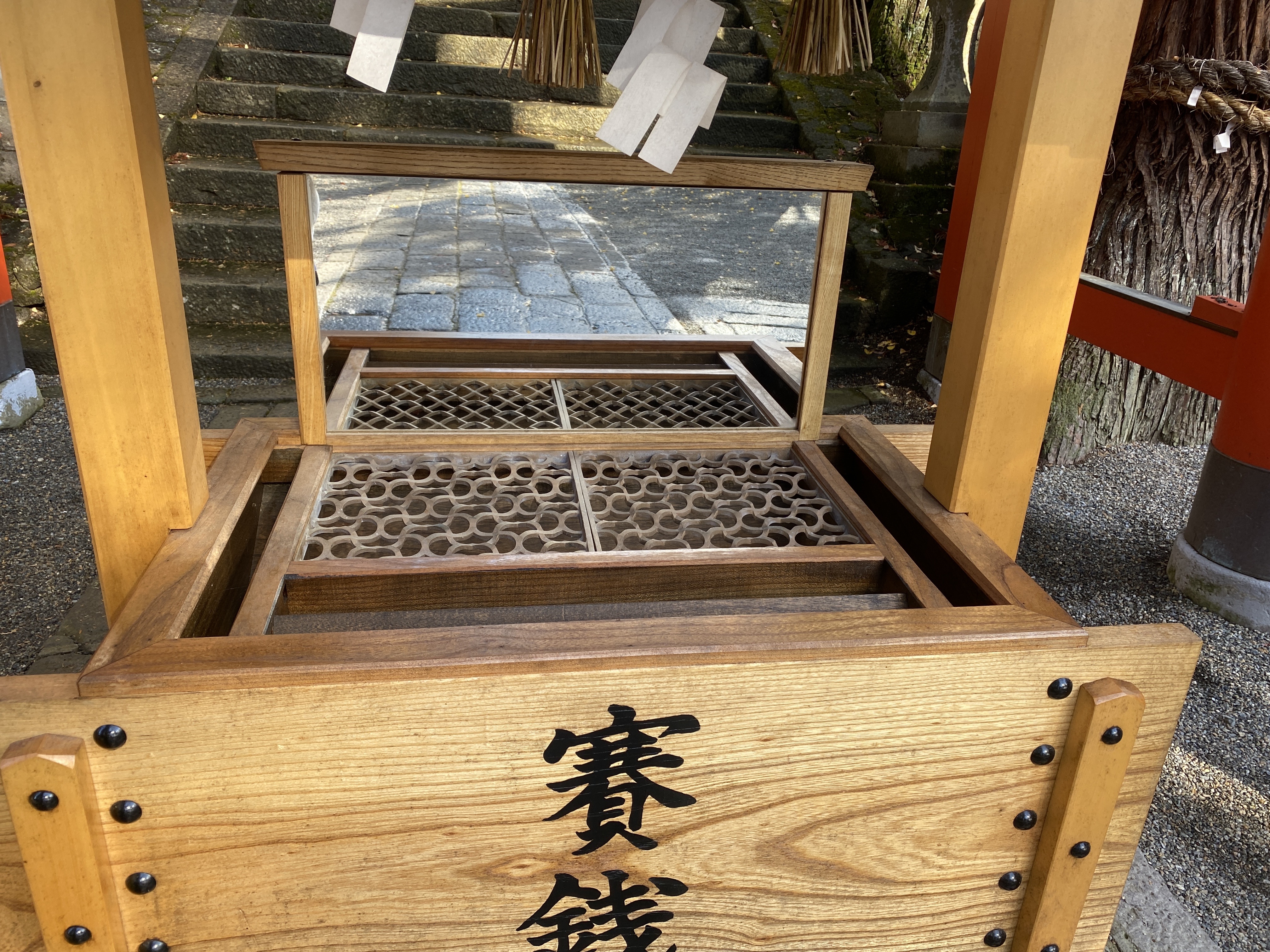 不思議なお賽銭箱 | 【公式】cafe 櫟 -Ichii-