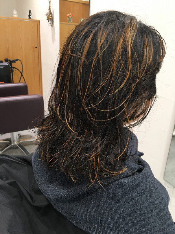 レイヤーカットにハイライトで立体的に 平間の髪と頭皮に優しい美容院シャルール Chaleur