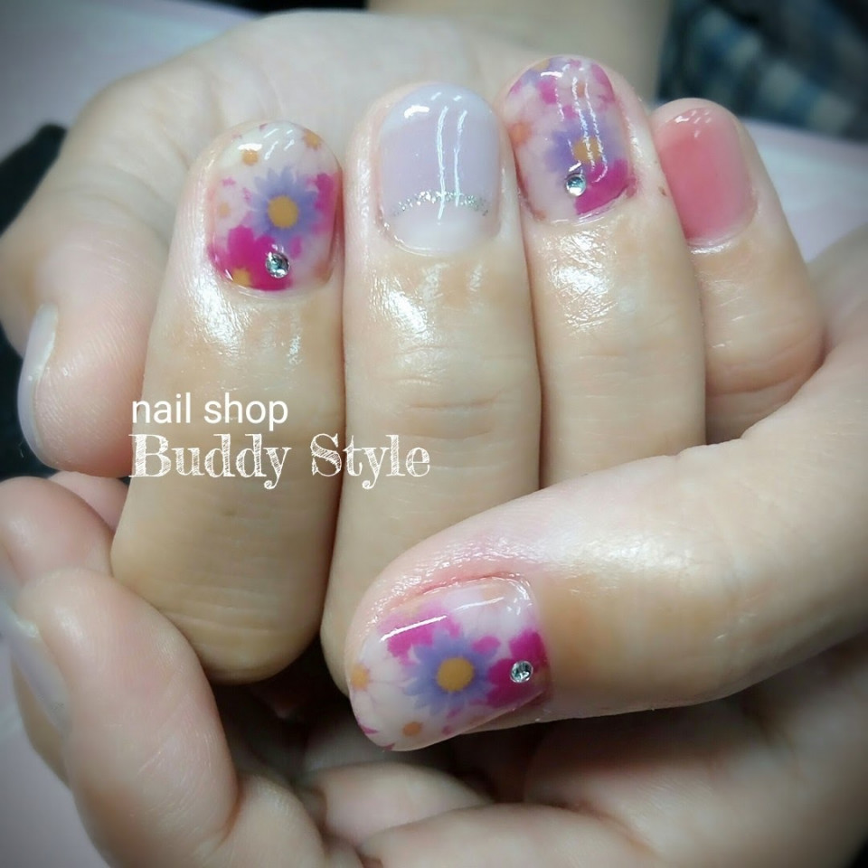 ツメコ人気no1のフラワーネイル ネイルサロン 那覇市松山 Nail Salon Buddy Style ﾊﾞﾃﾞｨｽﾀｲﾙ