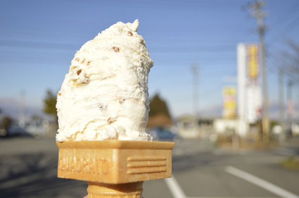 トゥエル19でキャラメルアーモンドを食べる 中野市がイート想う