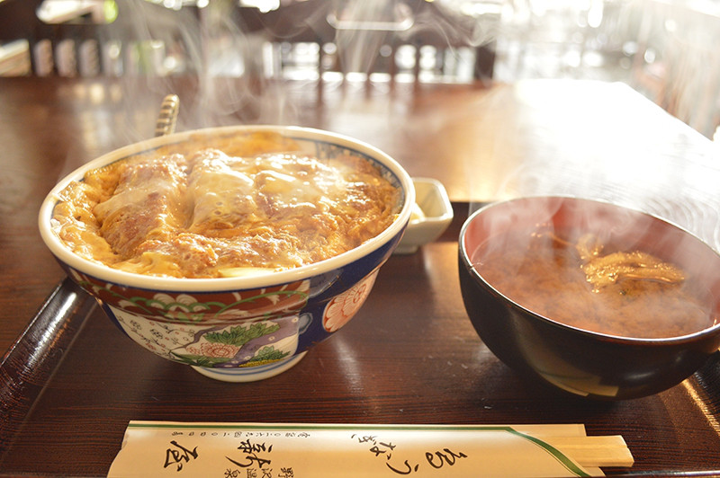 やきとり丼・とりかつ丼／新屋＠長野県下高井郡