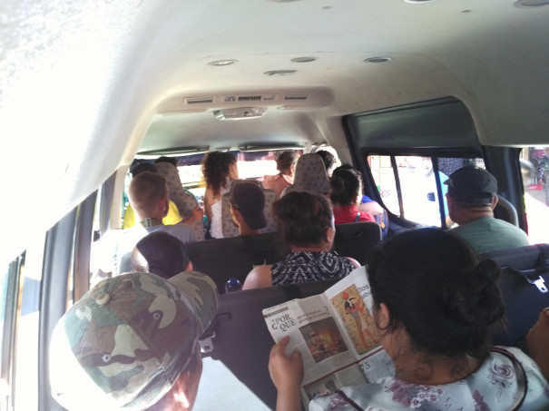 フローレスからバスでティカル国立公園に移動 グアテマラ旅行のガイドブログ