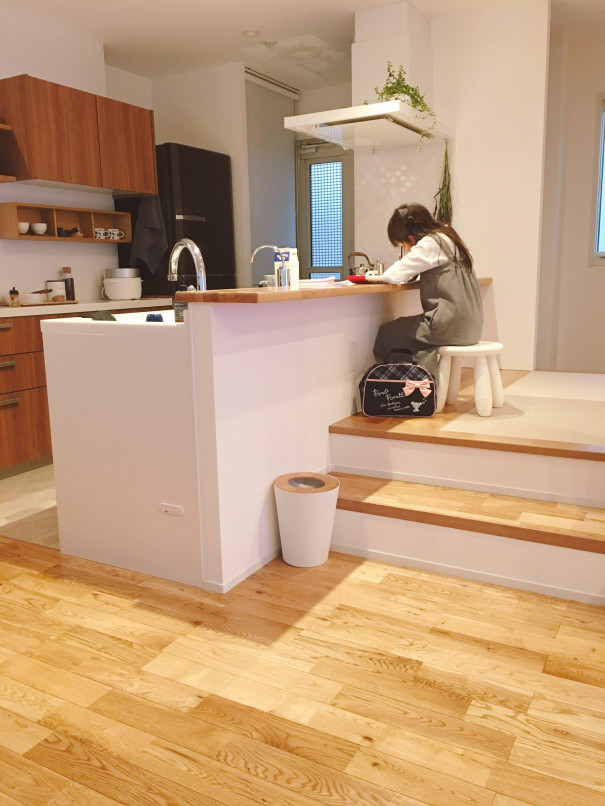 明るくゆったりした空間の裏に考え抜かれた動線設計あり Mogumo17さんのldkを探索 無垢 小上がり Panasonic Lクラス ムクリ Mukuri