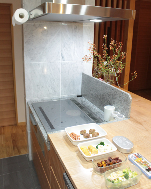自然素材をふんだんに使用したおうちづくり Aha Homeさんのキッチン サニタリーを探索 無垢 造作 ムクリ Mukuri 自然素材をふんだんに使用したおうちづくり Aha Homeさんのキッチン サニタリーを探索 無垢 造作 ムクリ Mukuri