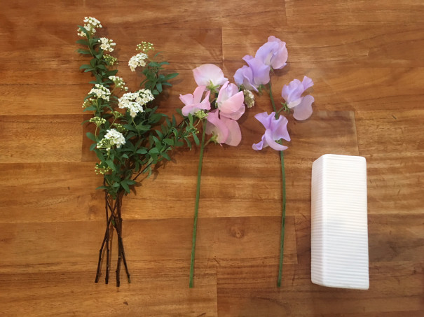 暮らしの中のお花 一足早くお部屋の中に春を感じられるアレンジメント 一輪でつくる花のある暮らし スイートピー ムクリ Mukuri 暮らしの中のお花 一足早くお部屋の中に春を感じられるアレンジメント 一輪でつくる花のある暮らし スイートピー ムクリ Mukuri