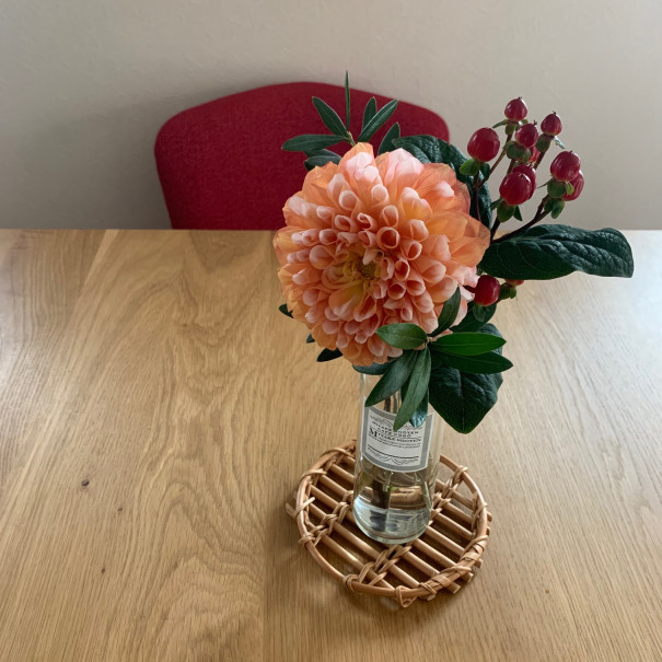 暮らしの中のお花 気品のある花姿は圧倒的な存在感 一輪でも豪華な秋のお花 ダリア ムクリ Mukuri 暮らしの中のお花 気品のある花姿は圧倒的な存在感 一輪でも豪華な秋のお花 ダリア ムクリ Mukuri