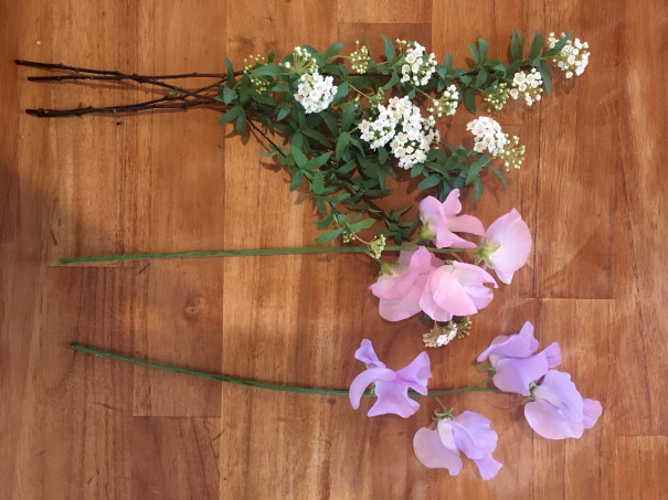 暮らしの中のお花 一足早くお部屋の中に春を感じられるアレンジメント 一輪でつくる花のある暮らし スイートピー ムクリ Mukuri