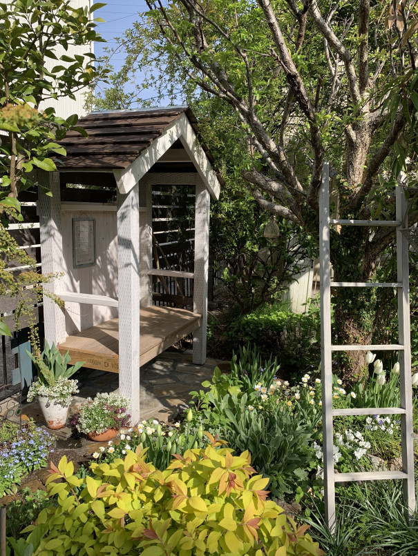 あの人の暮らしが素敵な理由 居心地の良い １７年目のお庭づくり 春の庭を楽しむ Shoko Gardenさん ムクリ Mukuri