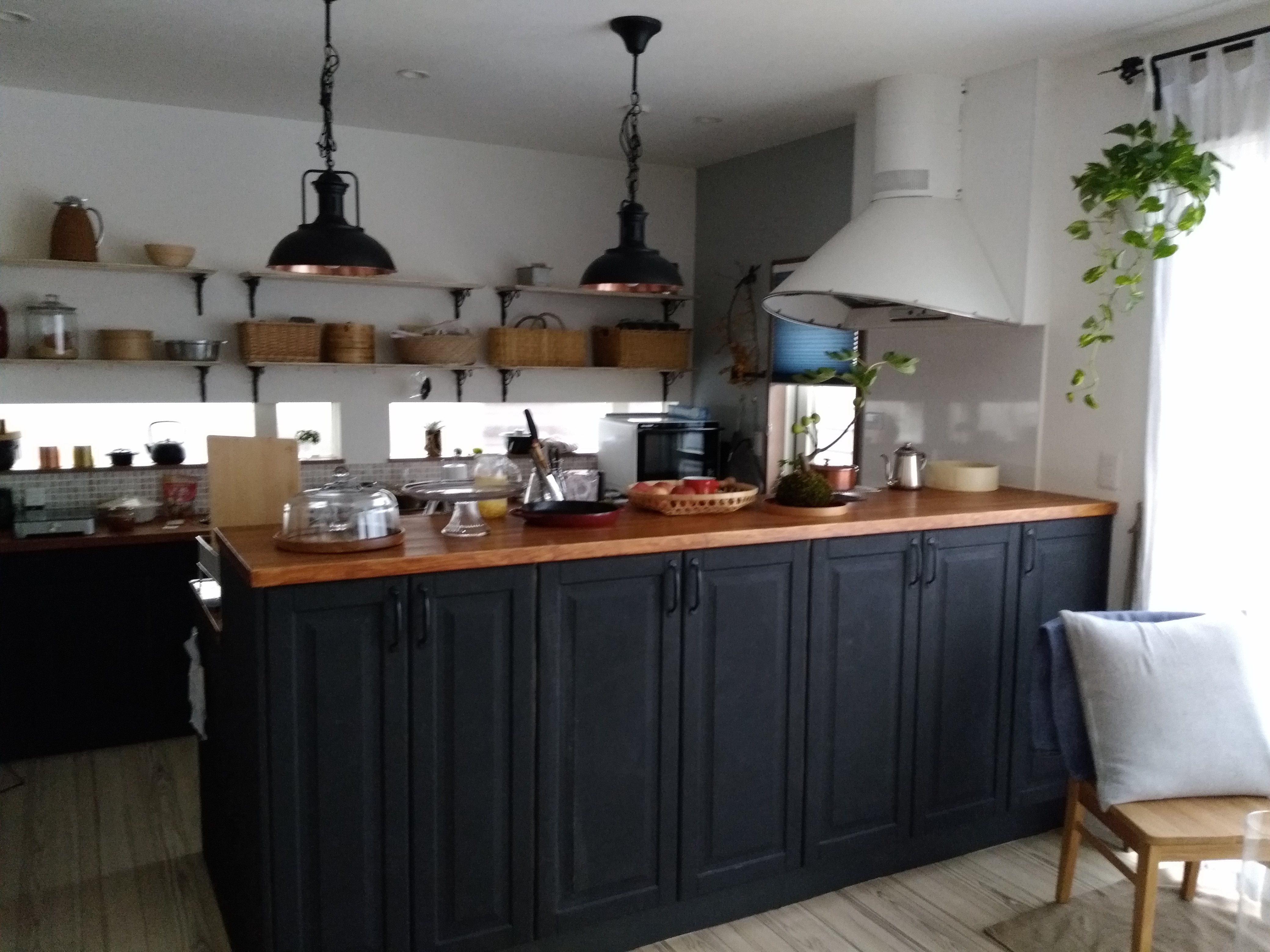 家族と一緒に塗り替えてきた完全オリジナルキッチン。kitchenarrangeさんのキッチンを探索！【IKEA（イケア）メトードキッチン ASKO 】  | ムクリ［mukuri］