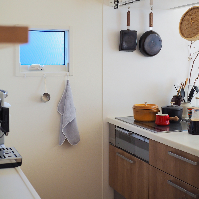 今日使った食器はこれ一枚でピカピカに 水滴をぐんぐん吸いとり 拭きあとも残らない ちょっと大き目の Dailyオリジナル食器拭きクロスの登場です ムクリ Mukuri