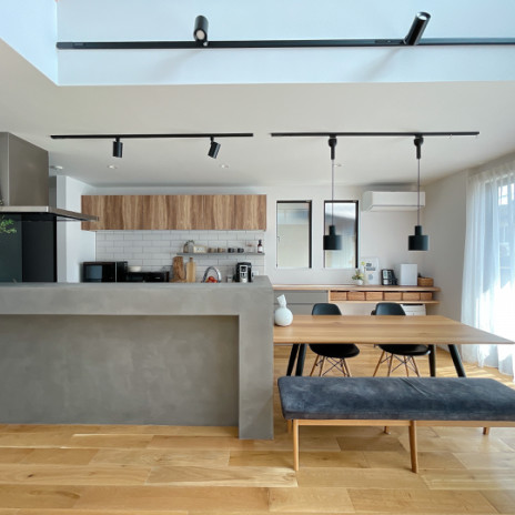 暮らしのインテリア 毎日が気持ちいいリビングに 暮らしてみて感じた 吹き抜けのメリットデメリット 明るくお洒落な家づくり Ie Amさん ムクリ Mukuri