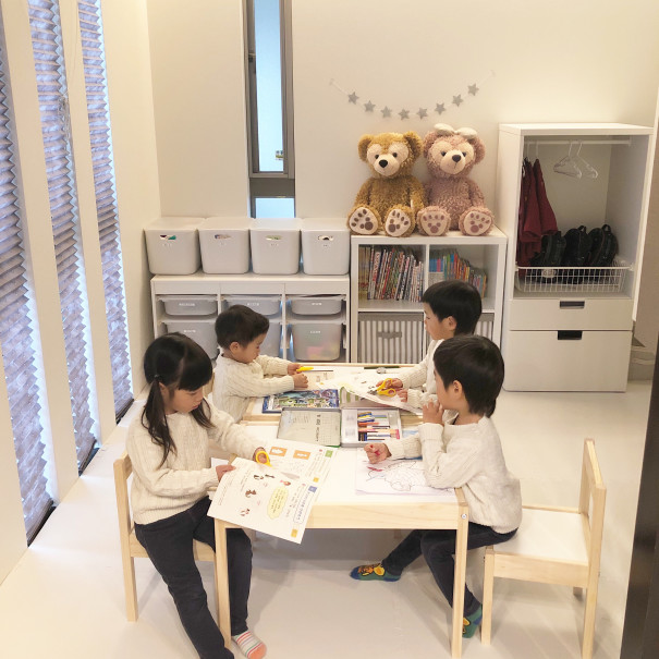 暮らしの整理 収納術 何とかしたい という思いから モノに溢れた以前の暮らしとの変化 ４人のこどもとすっきりシンプルな暮らし Kaohome 9さん ムクリ Mukuri