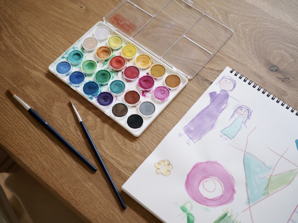 あの人の暮らしが素敵な理由 後片付けのハードルを下げて 特別な絵の具遊びを楽しむ こどもと過ごす冬のおうち時間 Ak Ie Ie さん ムクリ Mukuri あの人の暮らしが素敵な理由 後片付けのハードルを下げて 特別な絵の具遊びを楽しむ こどもと過ごす冬のおうち時間 Ak Ie Ie さん ムクリ Mukuri
