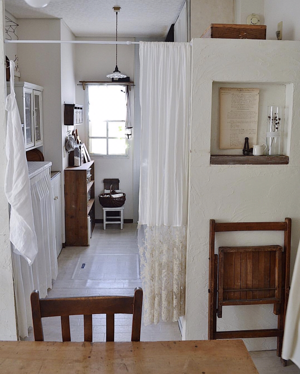 暮らしのインテリア 古い建物に工夫して手を加えるということ Diyと古道具で楽しむ賃貸暮らし Saorihoneyさん ムクリ Mukuri
