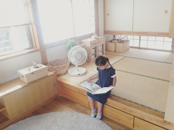 あの人の暮らしが素敵な理由 実用性 収納も楽チン 2台の扇風機を使い分け 暮らしに馴染む扇風機選び Yu Mi Hoさん ムクリ Mukuri あの人の暮らしが素敵な理由 実用性 収納も楽チン 2台の扇風機を使い分け 暮らしに馴染む扇風機選び Yu Mi Hoさん ムクリ Mukuri