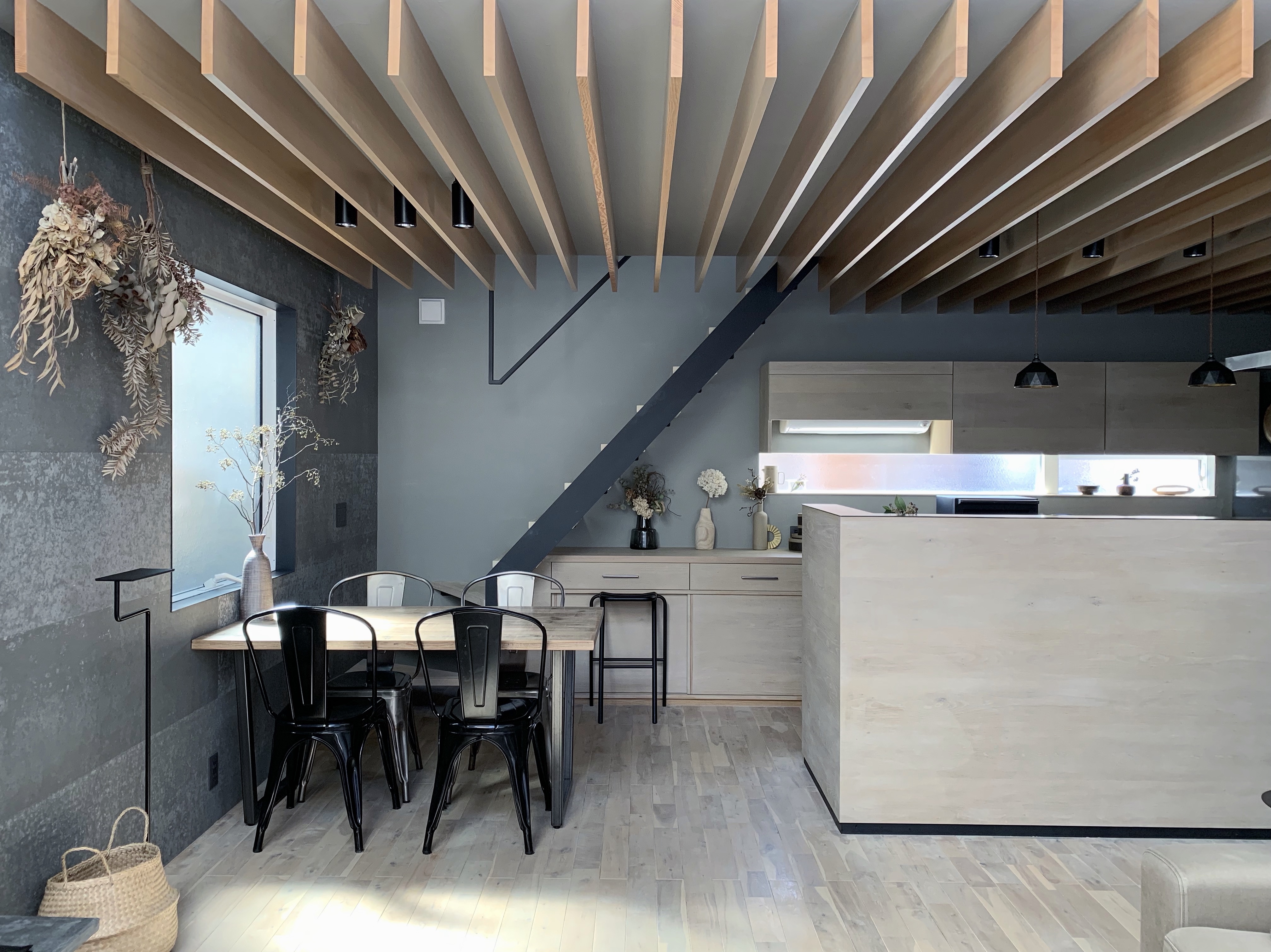 暮らしのインテリア 求める条件を明確にして探した土地と暮らしが楽になる間取り 無骨さの中に温かみを感じられる家 Y U R I 2 5さん ムクリ Mukuri