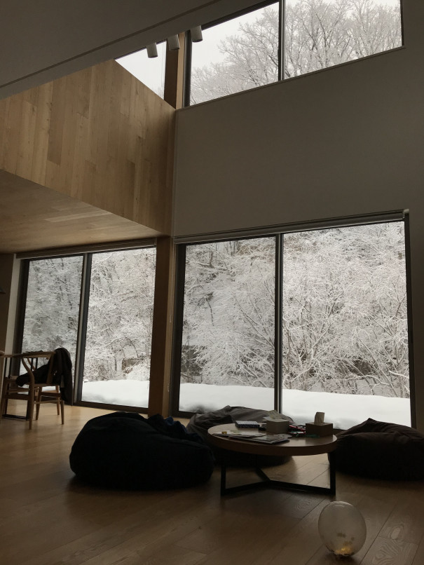 暮らしのインテリア 雪国でも大きな空間で暖かく快適に暮らす工夫 自然や季節を感じられる家 Srms Houseさん ムクリ Mukuri