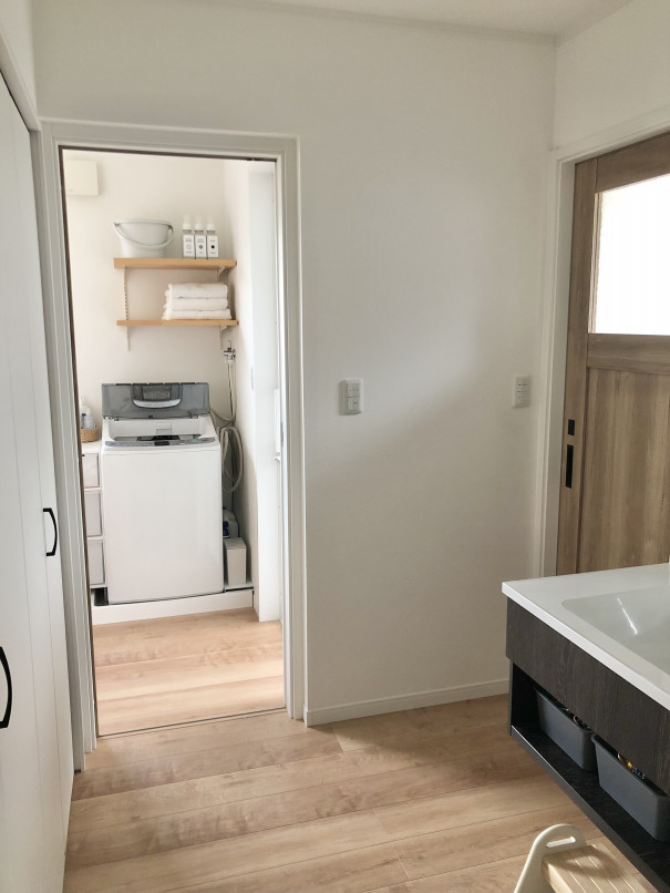 暮らしのインテリア 洗面スペースの収納と 最短距離が嬉しい水回りの動線 家族それぞれがくつろげて 少し遊び心のある家 Megu6465さん ムクリ Mukuri 暮らしのインテリア 洗面スペースの収納と 最短距離が嬉しい水回りの動線 家族それぞれがくつろげて 少し遊び心のある家 Megu6465さん ムクリ Mukuri