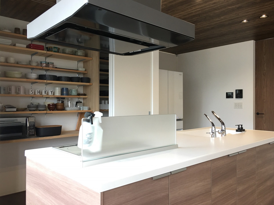 デザインと機能性を持ち合わせたキッチン Yo Shiieさんのキッチンを探索 Toto ミッテ Mitte ムクリ Mukuri