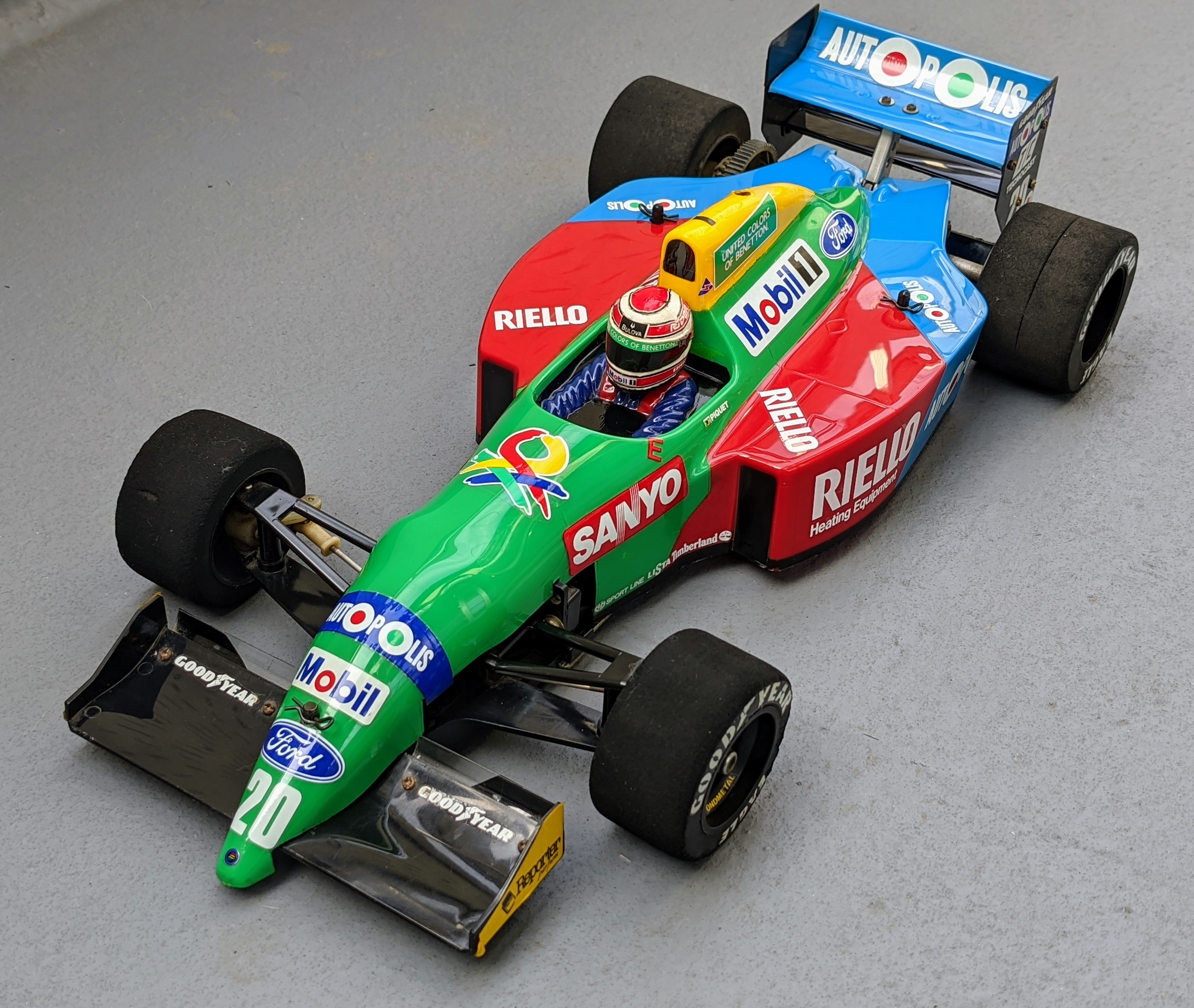 好評 スペアボディセット ベネトンB190フォード タミヤ RC 1/10 ホビーラジコン