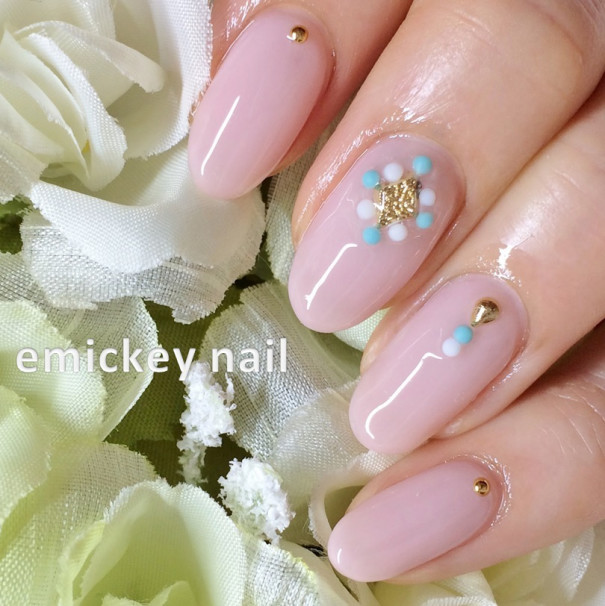 シンプルヌーディーエスニックネイル Emickey Nail