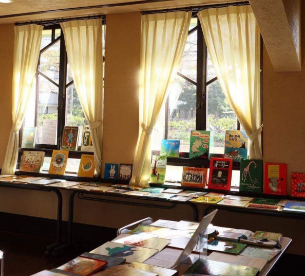 17 スペシャルイベント 絵本の300年を旅する 世界図絵 から今日まで 絵本の100年と未来研究会