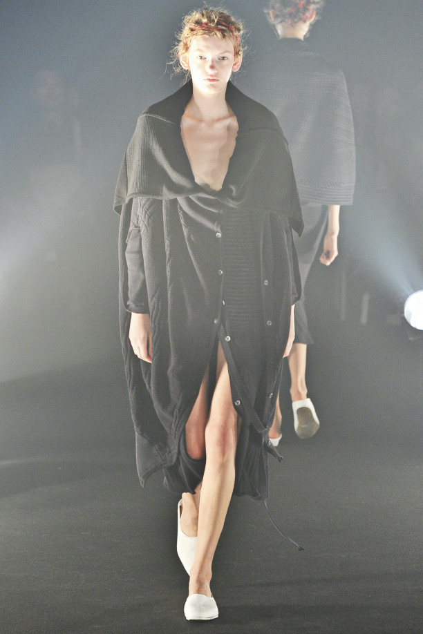 ダークな世界を編み出すニットデザイナー Motohiro Tanji Vogue Blog