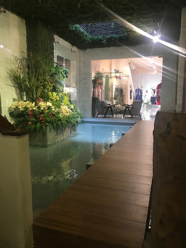 Nguyen Cong Triの ホーチミンの花売り を纏いたい ベトナム旅行記 Vogue Blog Nguyen Cong Triの ホーチミンの花売り を纏いたい ベトナム旅行記 Vogue Blog