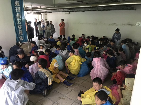 田んぼ体験 田植え 羽村市青少年対策武蔵野地区委員会