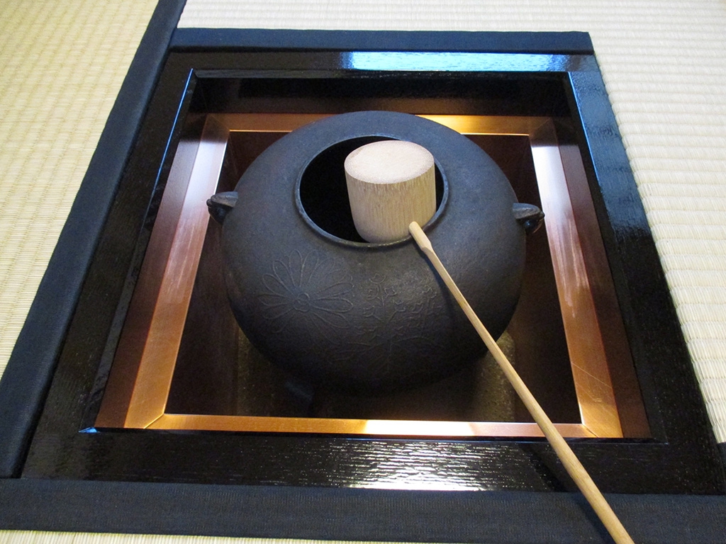 お値下げ‼️5669▲茶道具　風炉先　桐木地　波透かし　佐藤豊樵造 5669△茶道具風炉先桐木地波透かし佐藤豊樵造