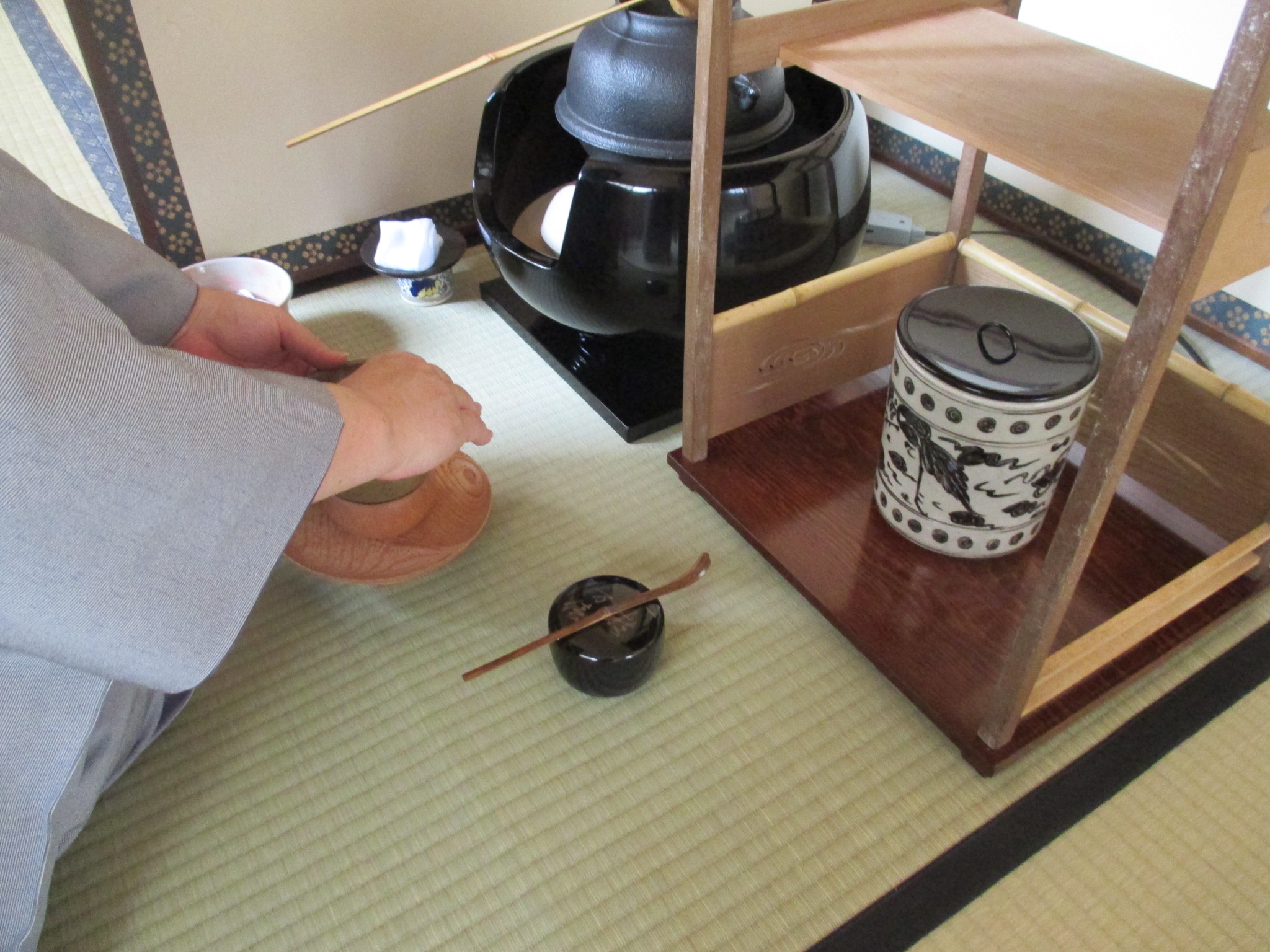 10月の稽古 貴人清次薄茶点前 | 裏千家 佐藤宗真茶道教室