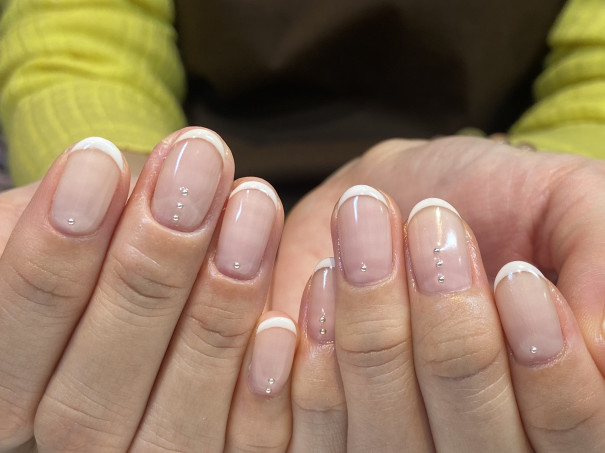 パラジェルでシンプルおしゃれなフレンチネイル 京橋美容室 ネイルサロン Stella Nail ネイリスト宮田