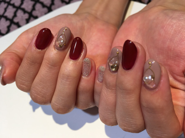 グレージュとボルドーの大人カラーと人気ワイヤーアートネイル 京橋美容室 ネイルサロン Stella Nail ネイリスト宮田