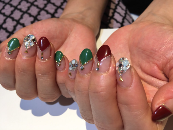 秋カラー クリスマスカラー のvフレンチネイル 京橋美容室 ネイルサロン Stella Nail ネイリスト宮田