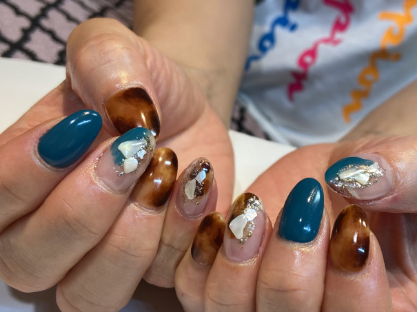 パラジェルでべっ甲とブルーグリーンの秋ネイル 京橋美容室 ネイルサロン Stella Nail ネイリスト宮田