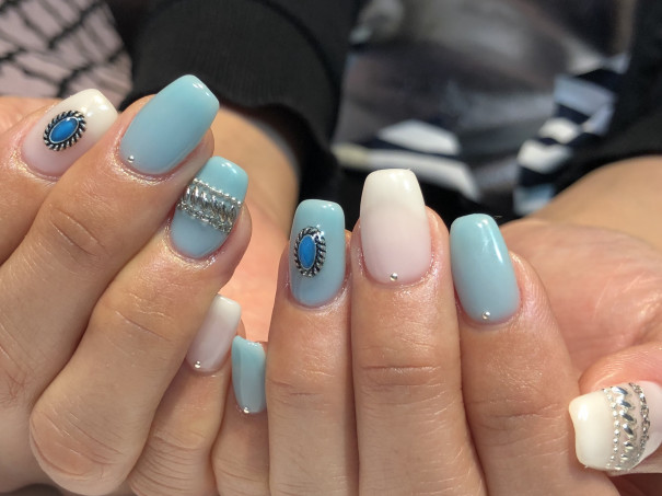 パラジェルでクリアターコイズのエスニックネイル 京橋美容室 ネイルサロン Stella Nail ネイリスト宮田