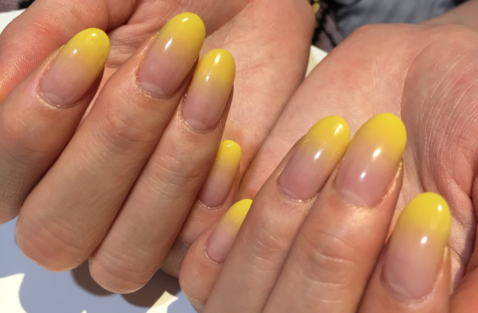 パラジェルでフットにシンプソンズネイル 京橋美容室 ネイルサロン Stella Nail ネイリスト宮田