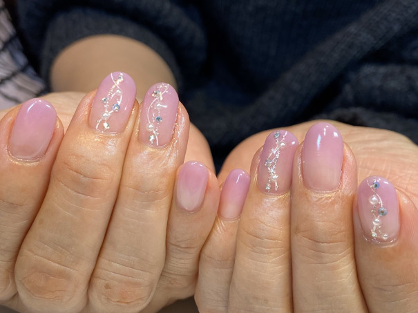 パラジェルで縦ラインとストーンネイル 京橋美容室 ネイルサロン Stella Nail ネイリスト宮田