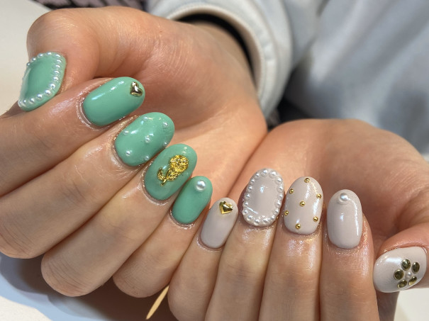 パラジェルで春のグリーンとベージュネイル 京橋美容室 ネイルサロン Stella Nail ネイリスト宮田