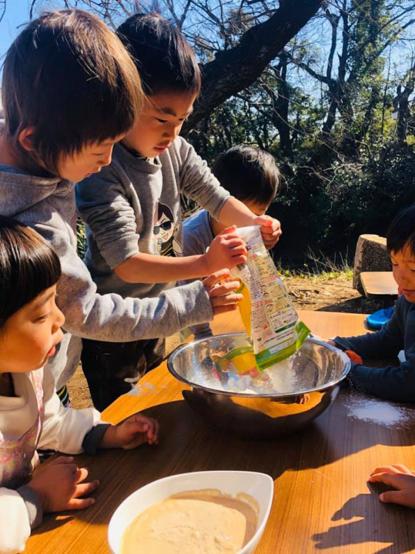 セヴィーさんとパン作り かいじゅうの森ようちえん