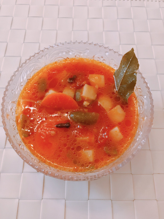 レシピ シナモン クローブを使ったトマトスープ Kirana Ayurveda