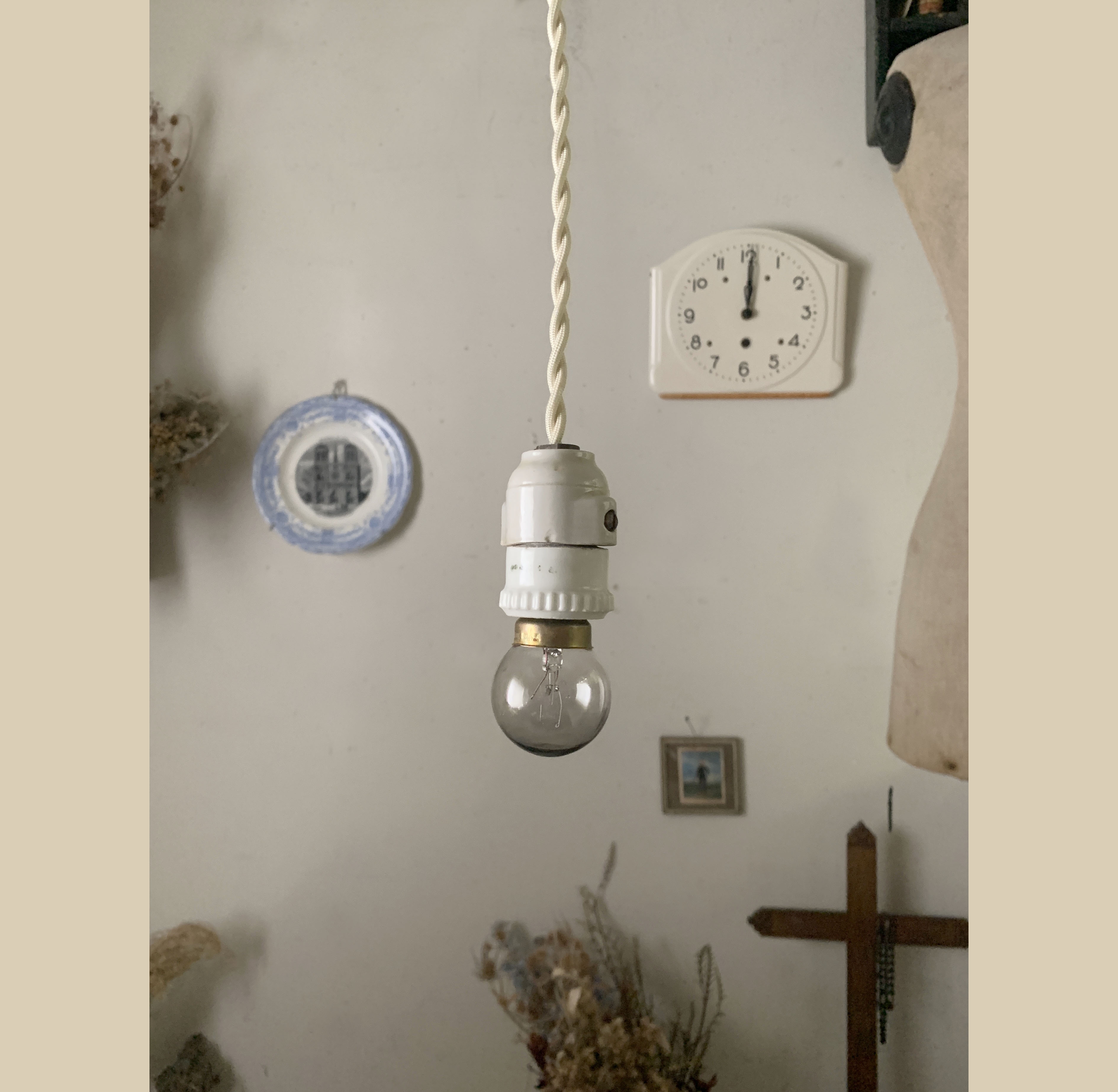 フランス 40s 白磁 ランプ B22D 布コード ライト 陶器 天吊り ソケット