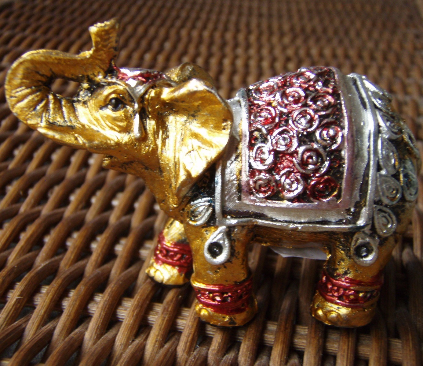 スリランカ製】天然宝石で飾られた象の置物 - アンティーク/コレクション