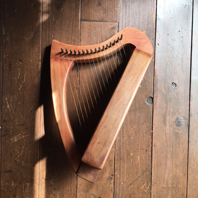 金属弦のアイリッシュハープ16弦 | 紫苑庵