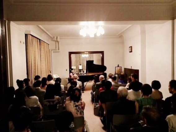 懇親会パーティー Pianist Rie Nagayasu