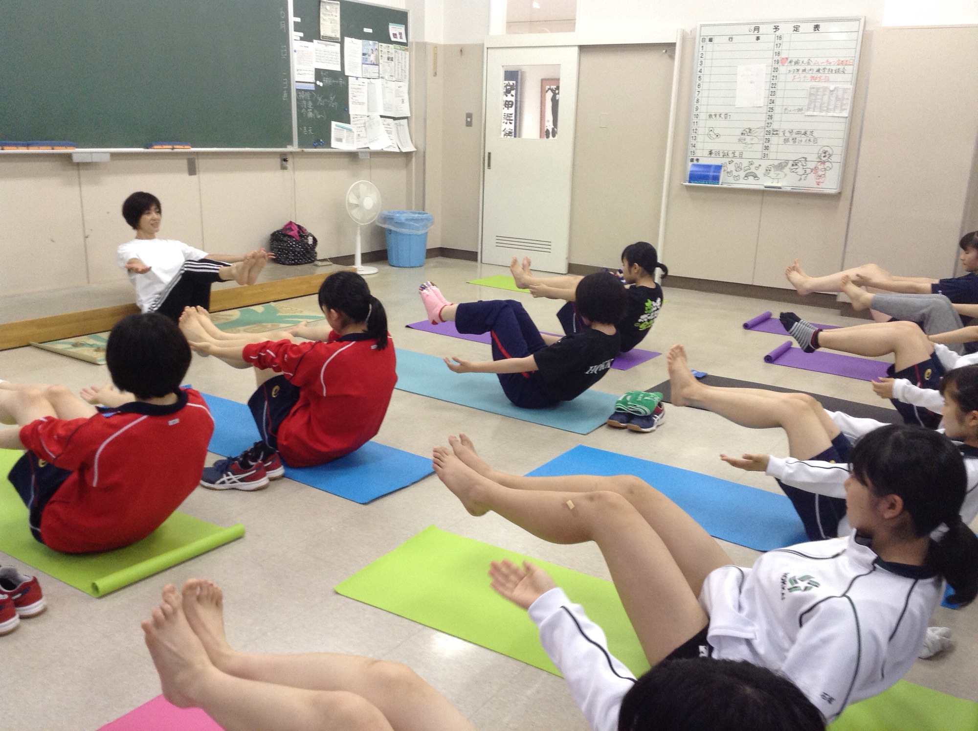 北海高校女子バレー部のヨガ Yoga By Nobue Yamaguchi