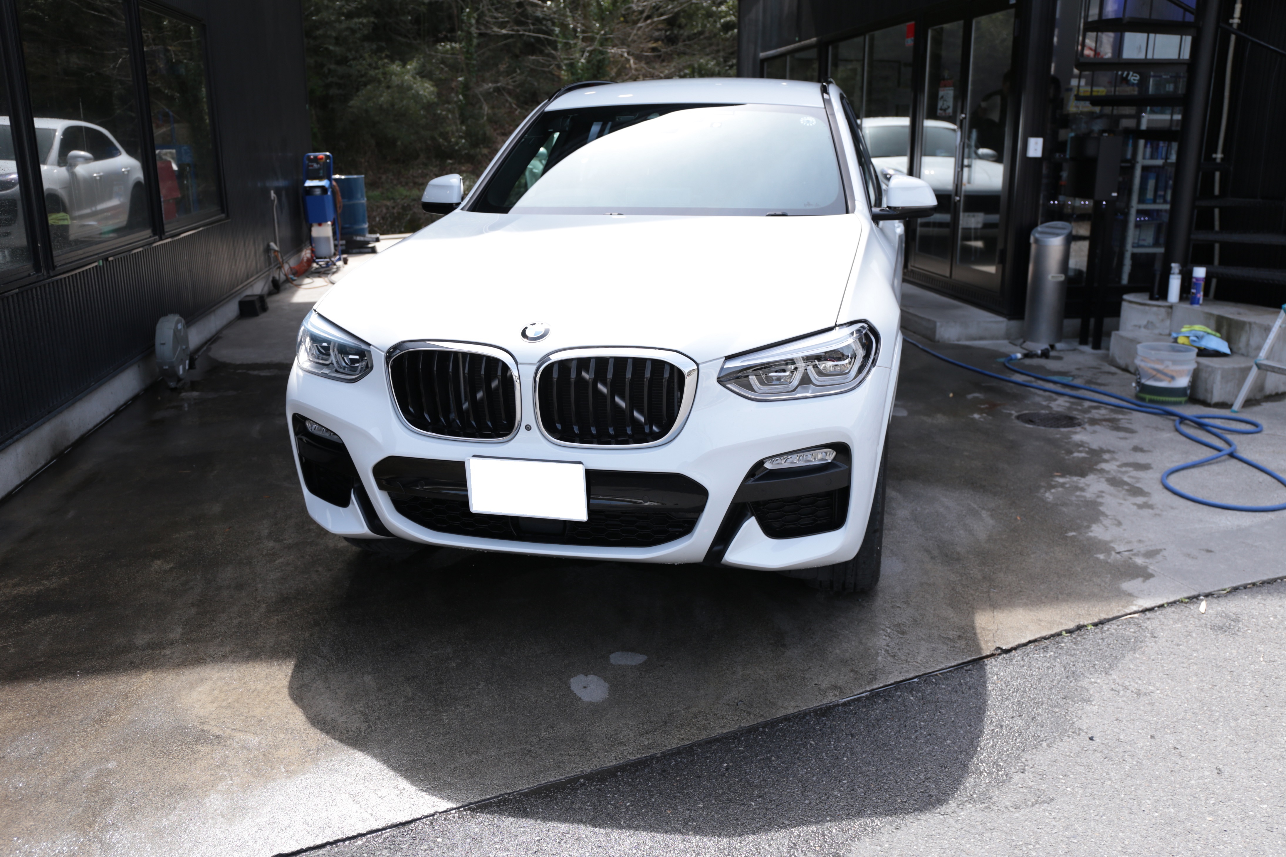 BMW X3 ヘッドライト 破損 ワレ 飛び石？ レンズ カバー 交換 カラワリ