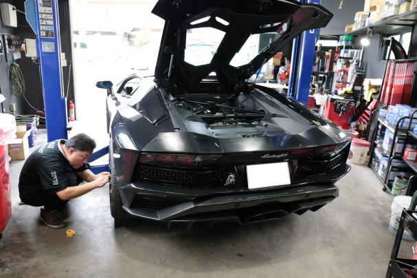 ランボルギーニ アヴェンタドール ロードスターS LP700-4 マフラー交換 